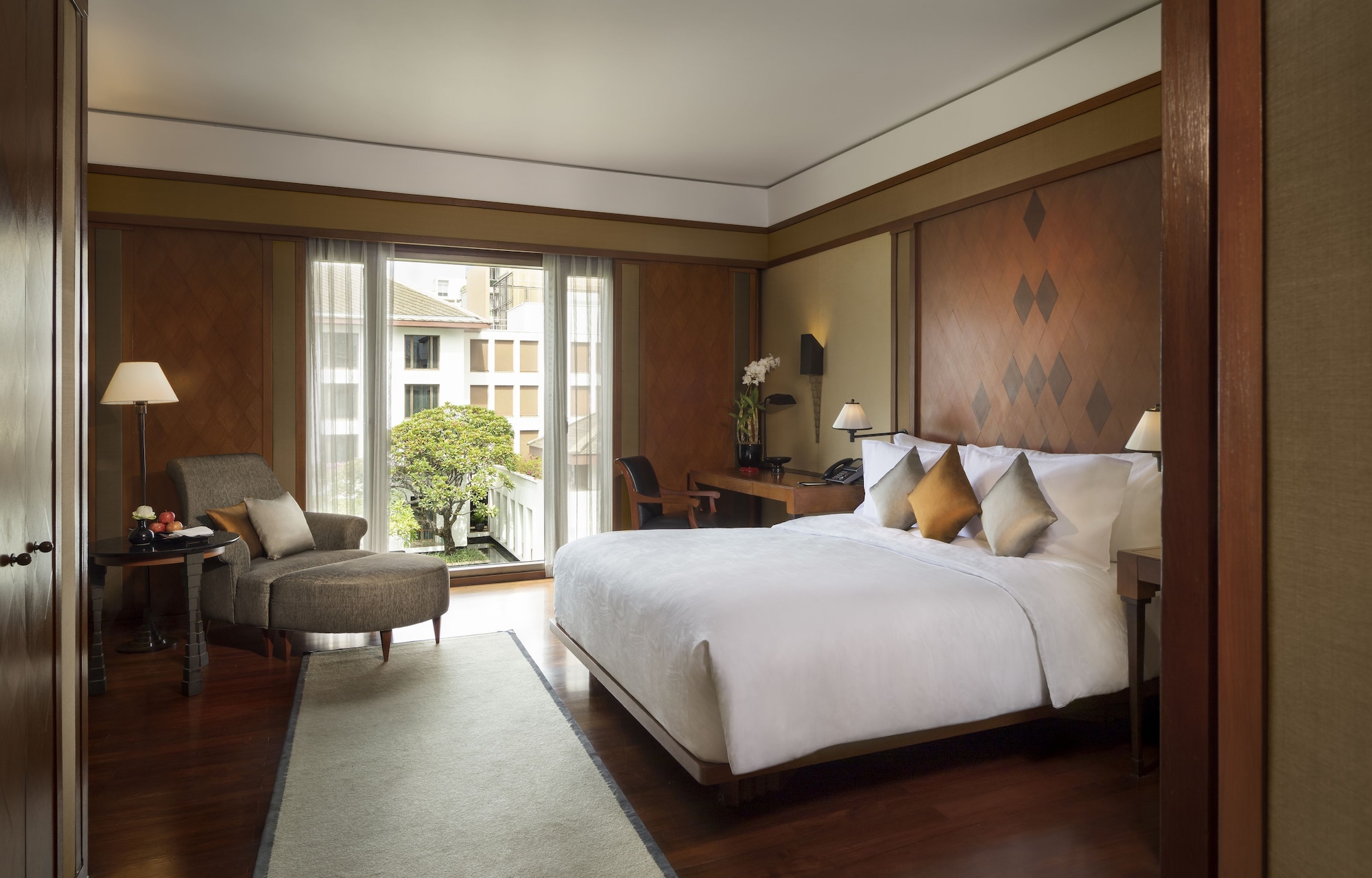 Executive Suite with Club Benefits