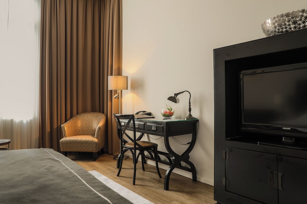 HOTEL CHARIOT 5/50