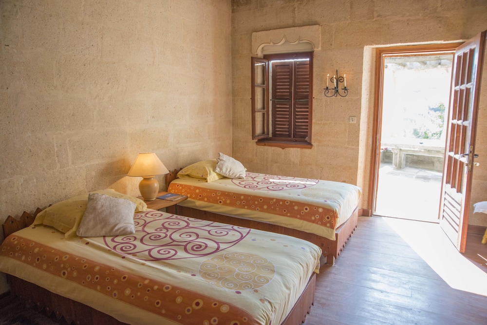 3 Bedrooms, Panoramic, House, 2 Double and Twin Beds, Valley View