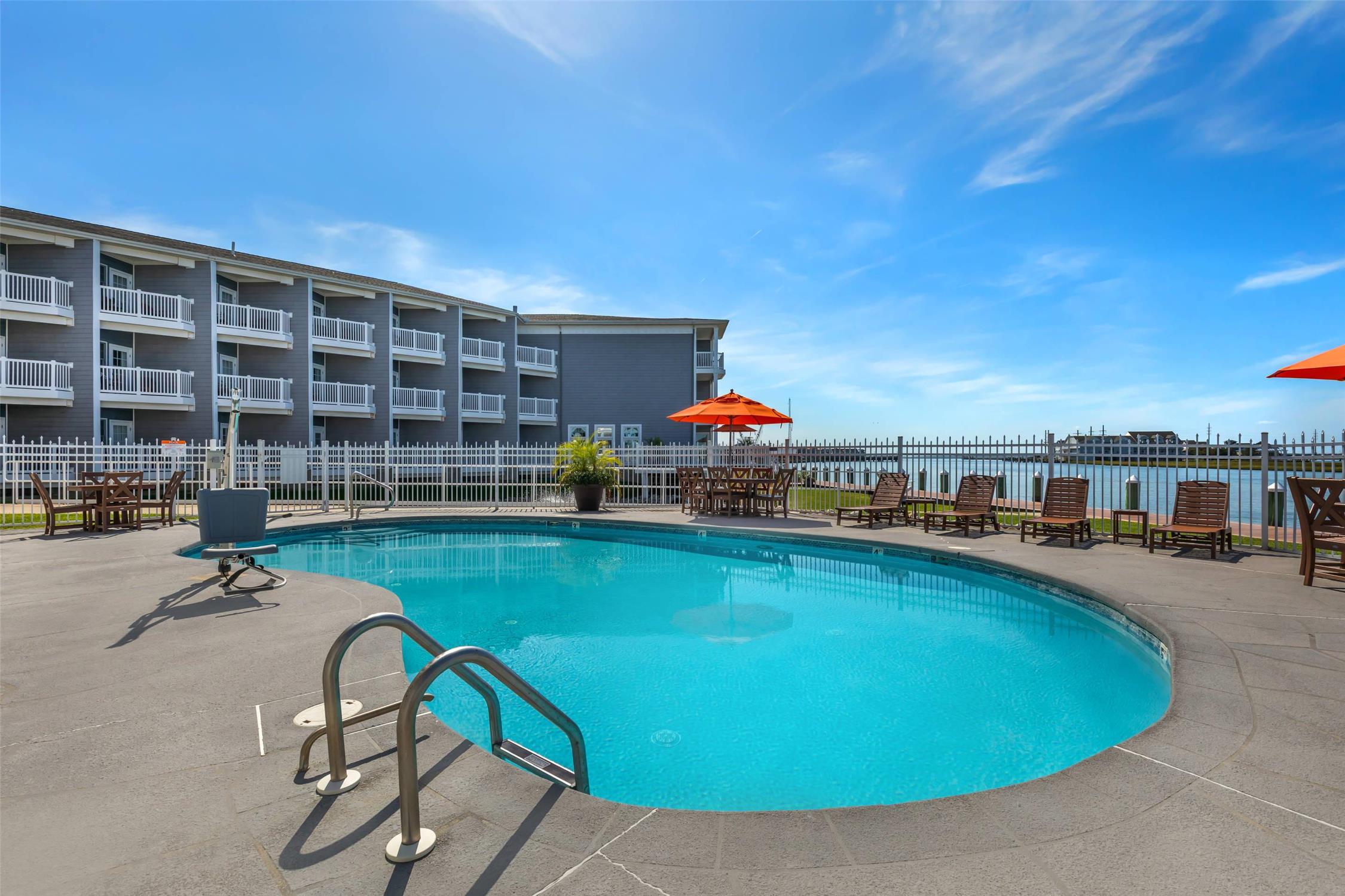 Comfort Suites Chincoteague Island Bayfront Resort 23/25