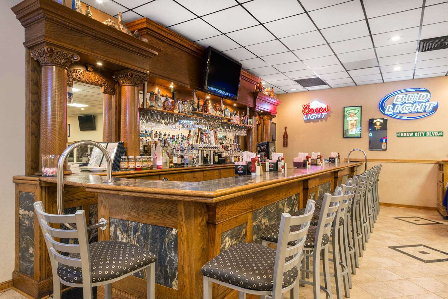 Ramada by Wyndham Paintsville Hotel & Conference Center 6/15