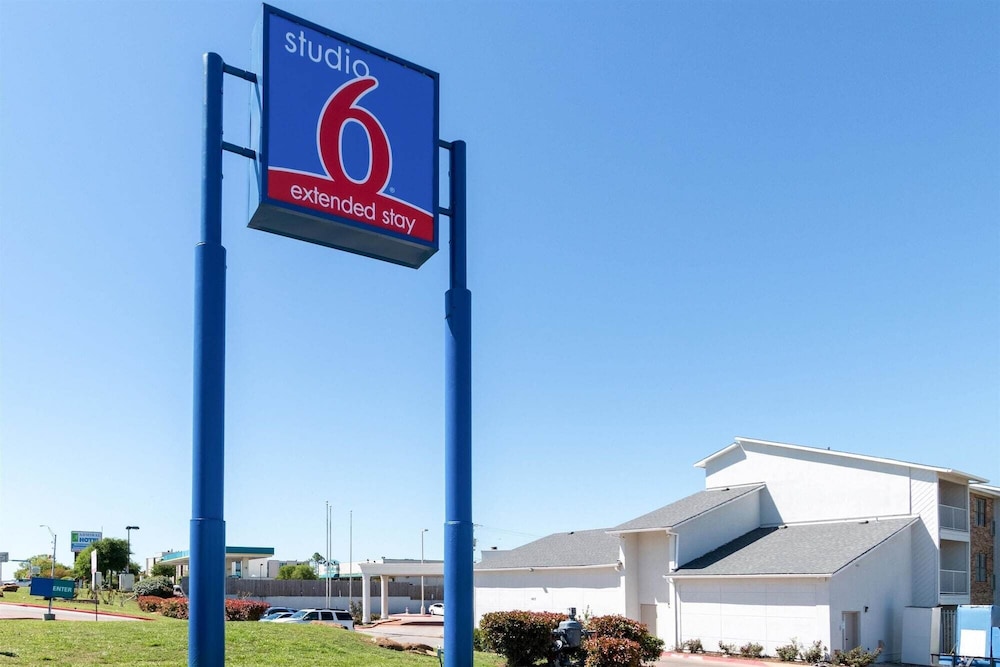 Studio6 Arlington, TX 10/57