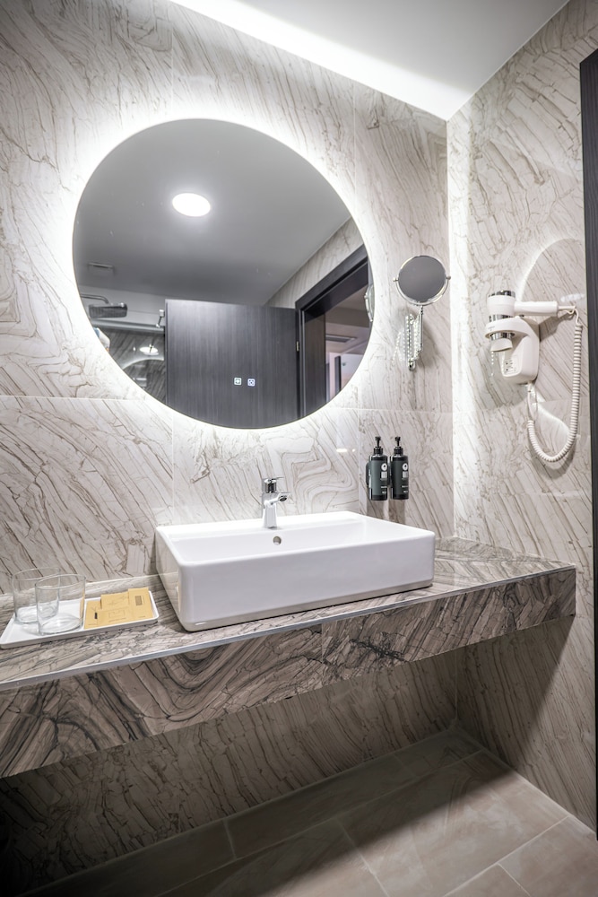 Ramada by Wyndham Bucharest Otopeni Airport 44/44
