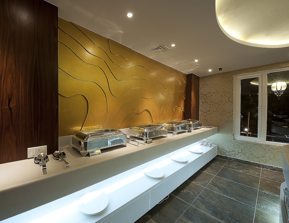 Hotel Regent Grand 8/37