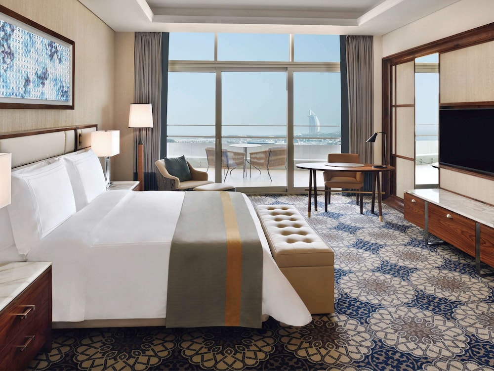 EXECUTIVE, SUITE, KING BED