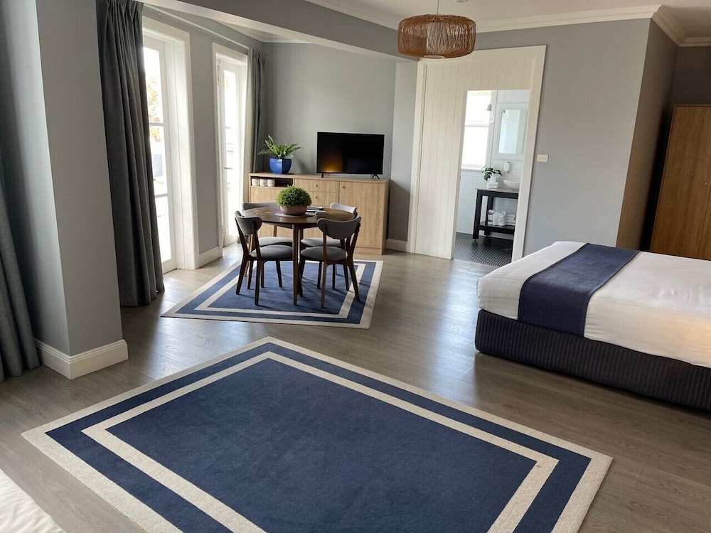 Seabreeze Hotel 28/36