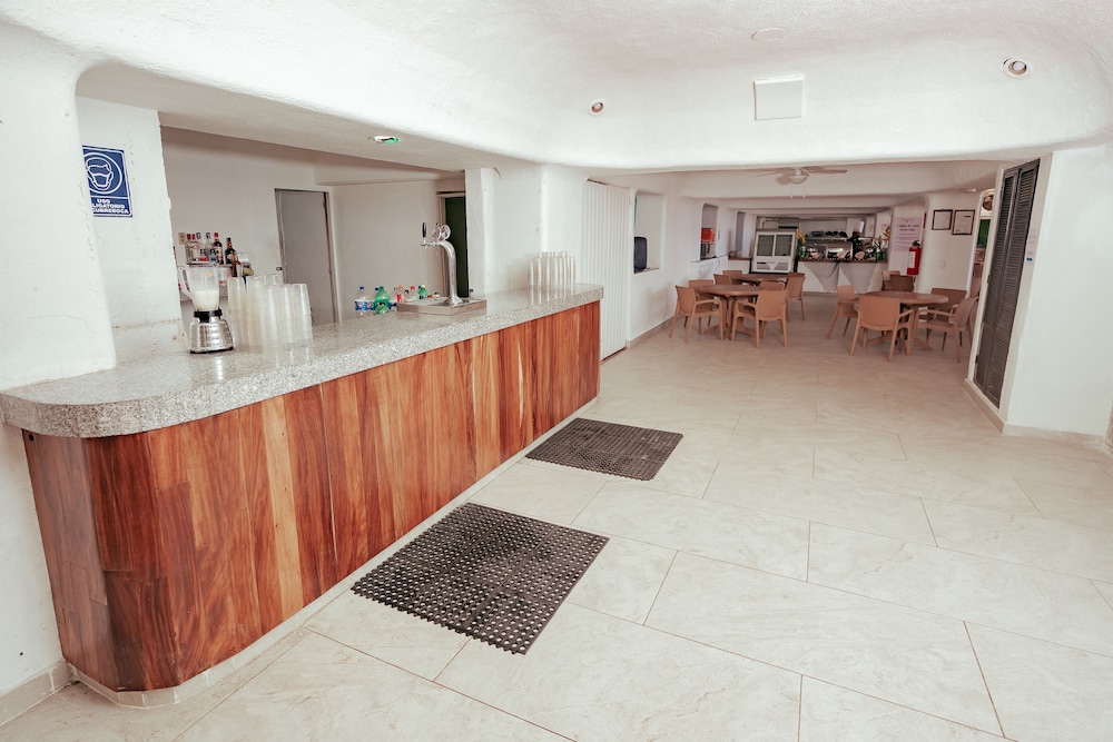 Playa Suites Acapulco 11/64