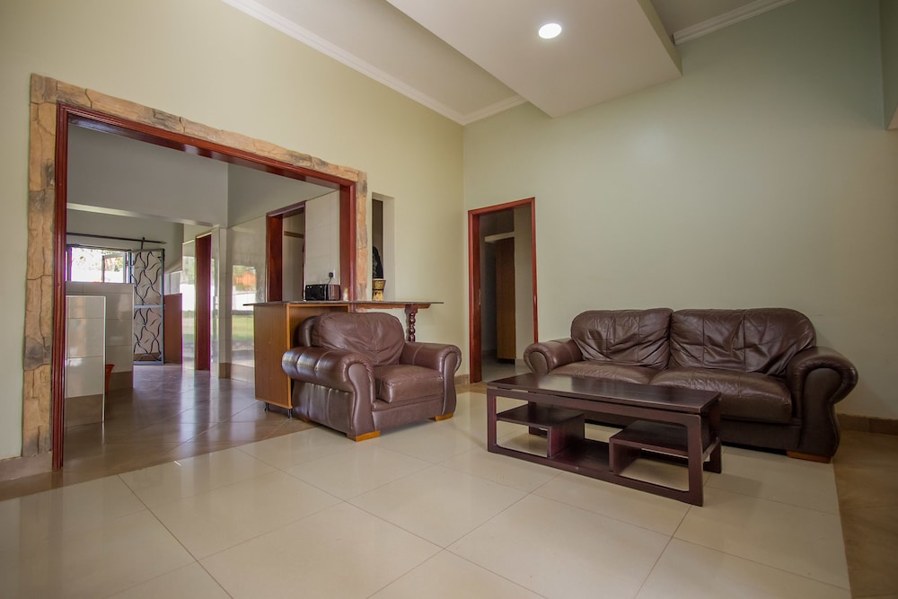 Askay Hotel Suites Entebbe 24/43