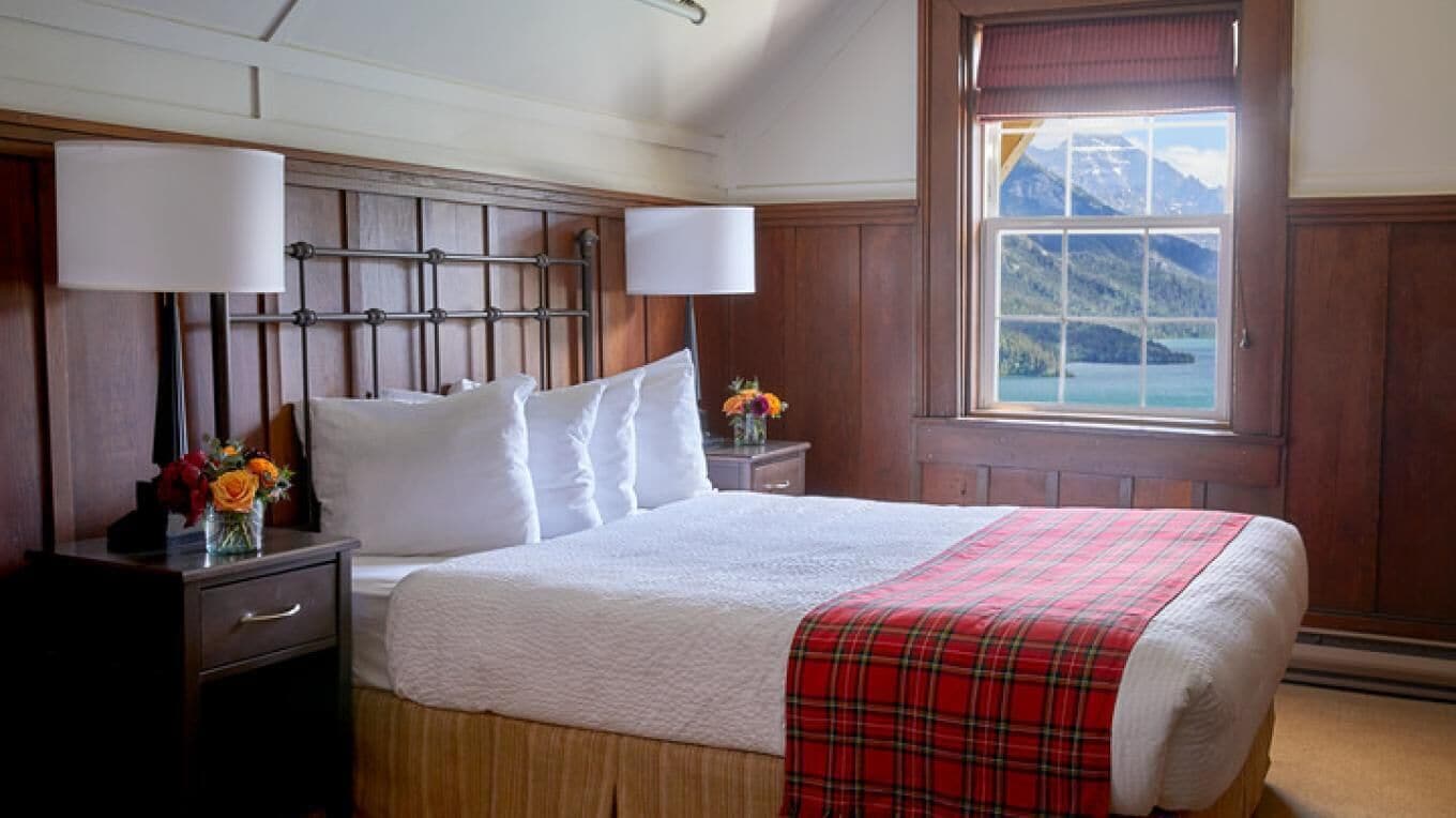 Room, Queen Bed, Lake Side