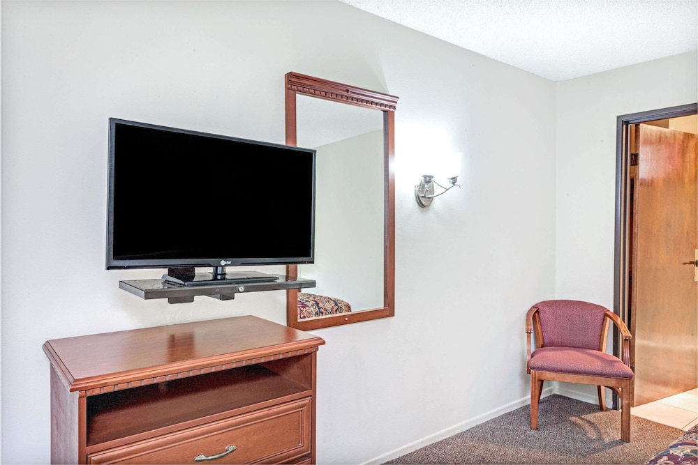 Vantage Point Inn - Woodland Hills 19/26