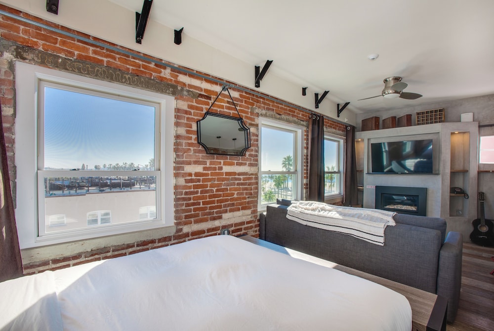 Venice V Hotel 11/50