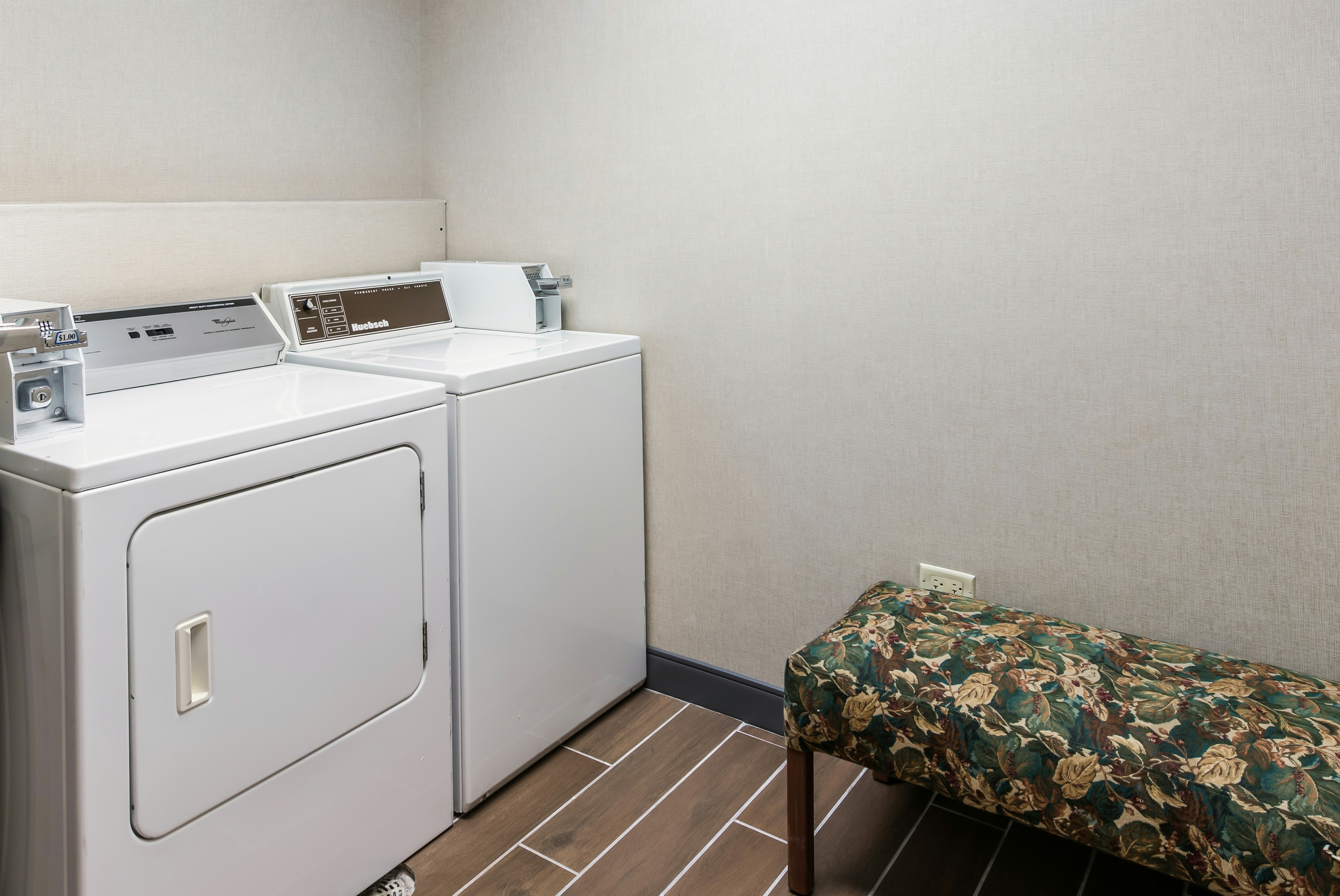 Hampton Inn Suites Chicagohoff 52/52