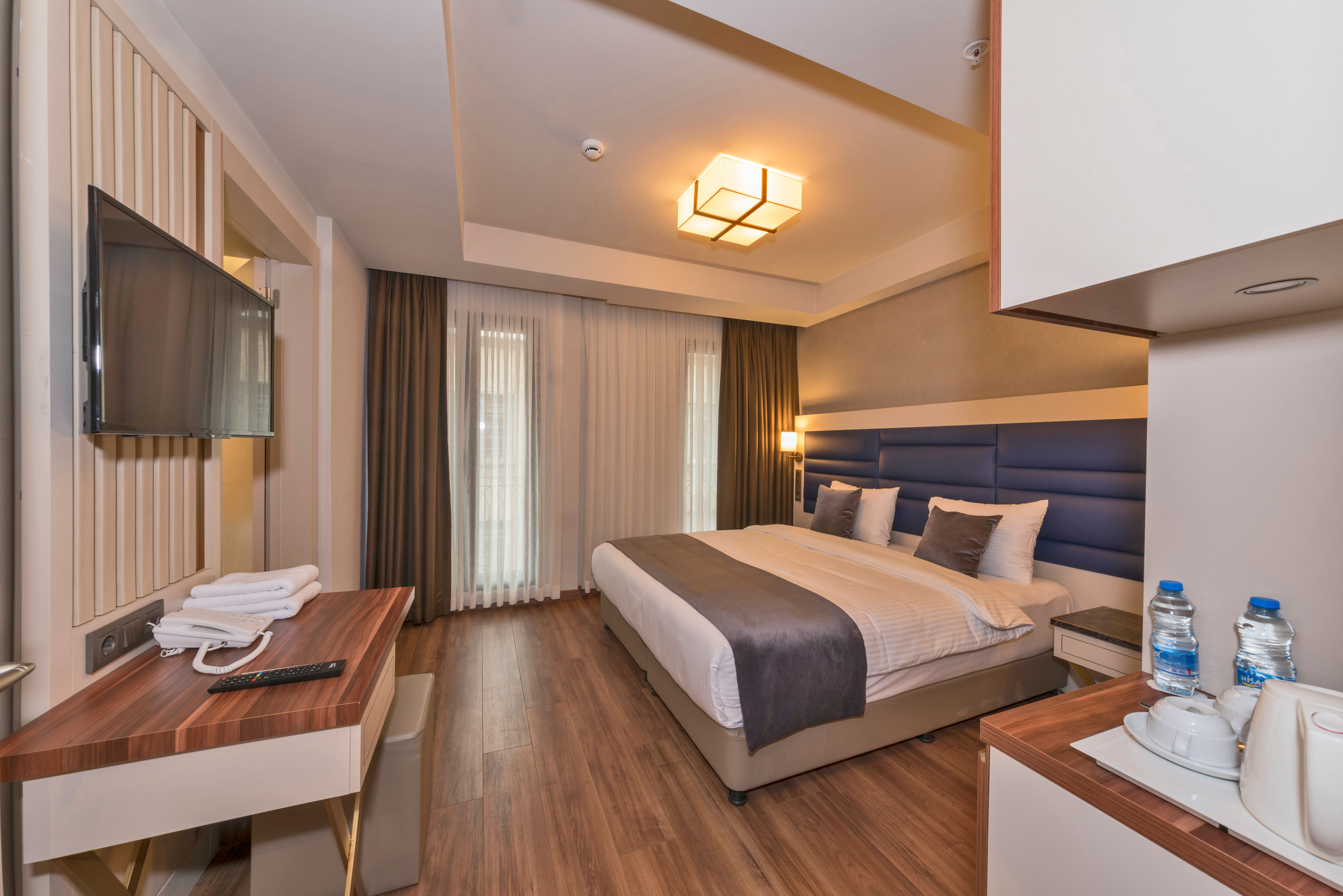 DELUXE ROOM DOUBLE BED