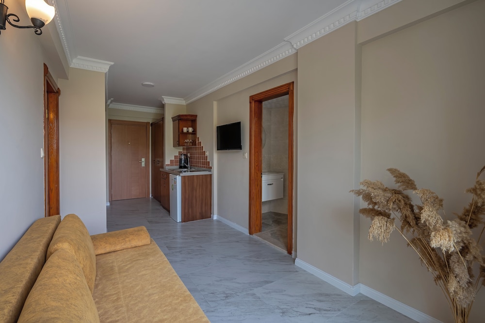 Rosy Suites Hotel 4/50