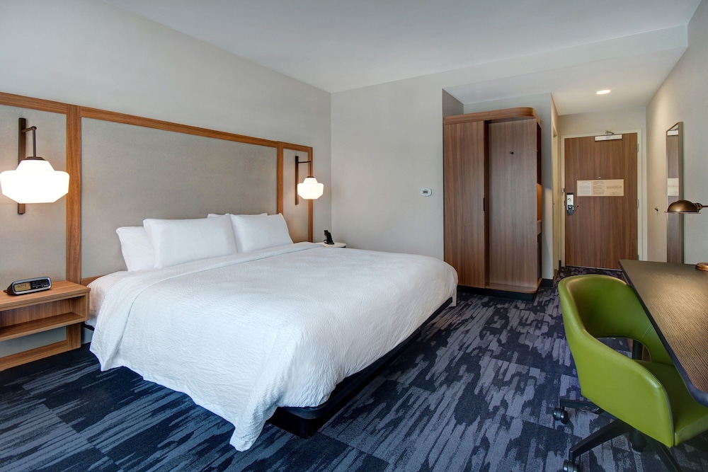 Fairfield Inn & Suites Rochester Hills 11/34