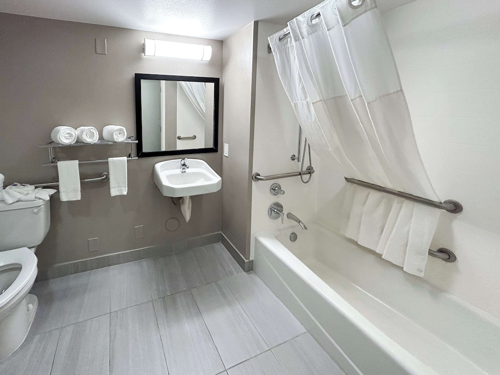 Studio6 Suites Carson, CA 35/37