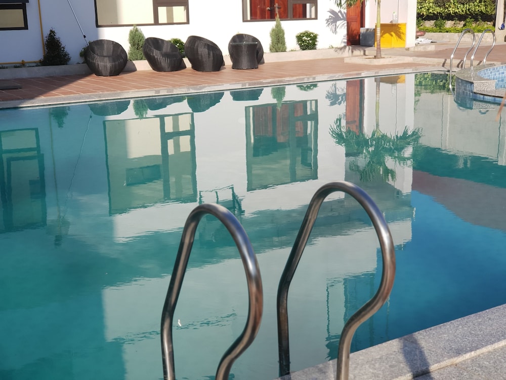 Phu Cuong Beach Hotel 42/69