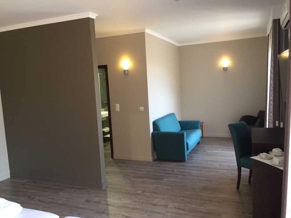 Hotel Euro Moniz 12/26