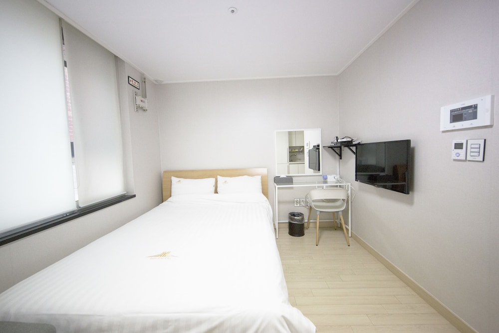 Standard, Double Bed, No Parking