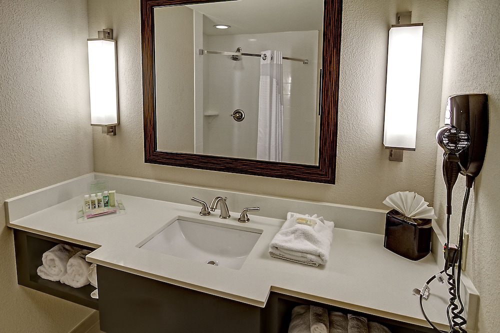 Holiday Inn Hotel And Suites Tupelo North 11/55