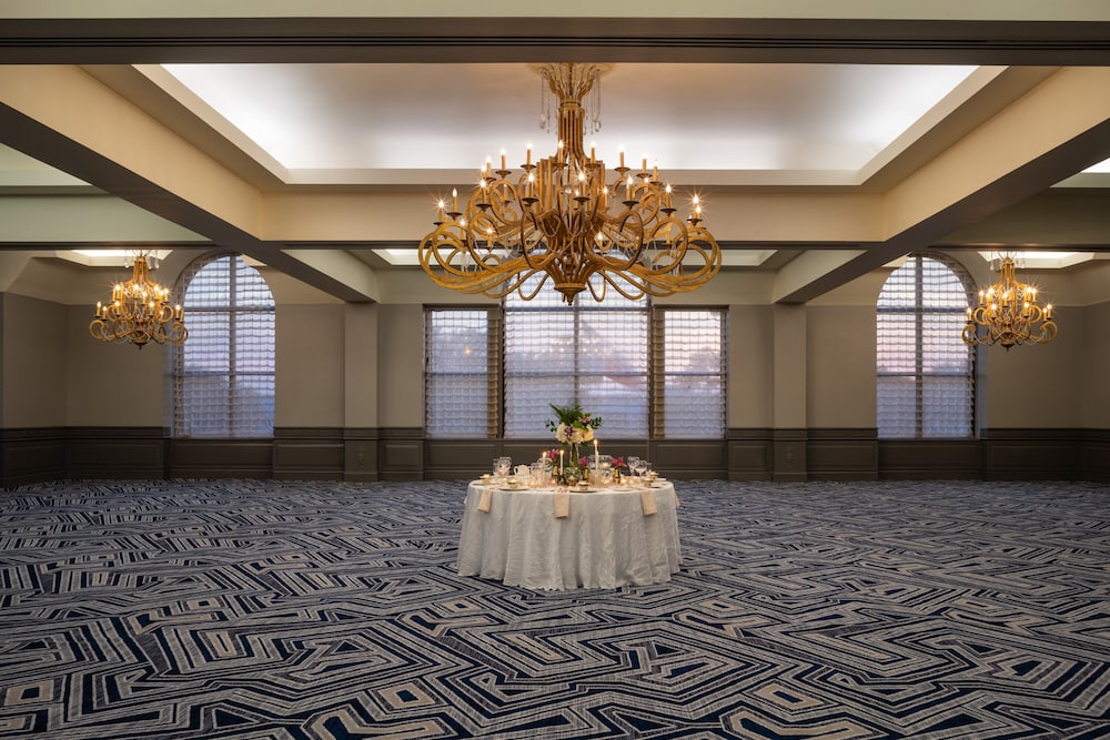 Hilton Houston North 47/49