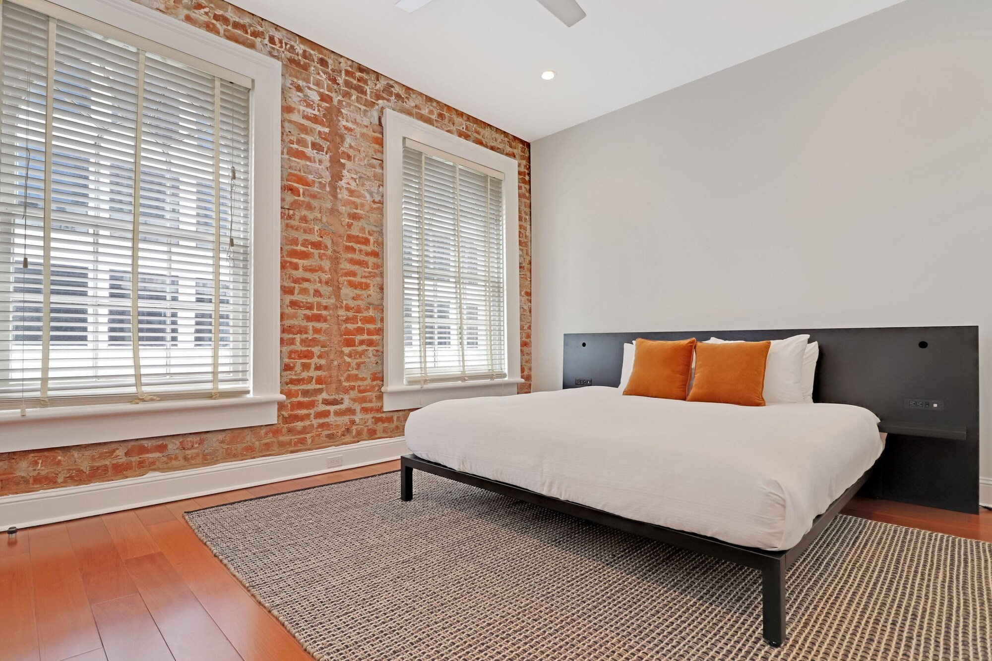 ADJOINING, APARTMENT, 5 BEDS, 5 BATHROOMS