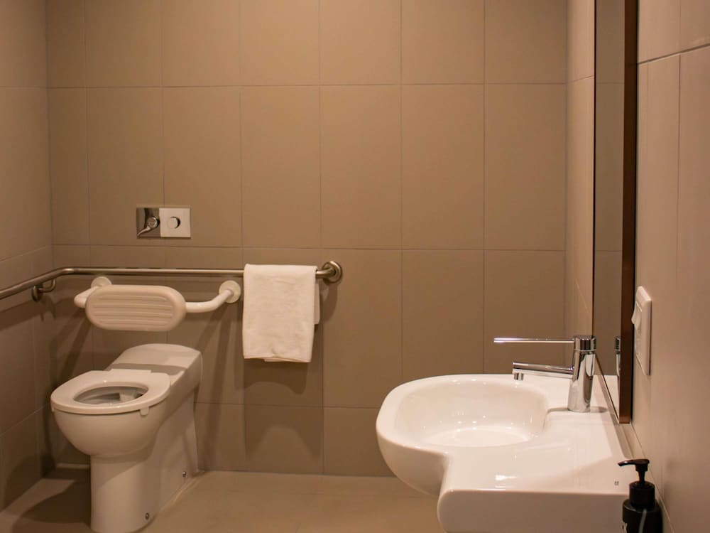 Ibis Melbourne Central 68/68