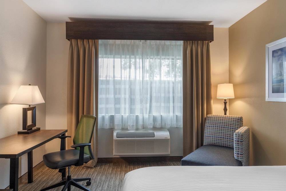 Best Western Champions Forest Inn and Suites 26/61
