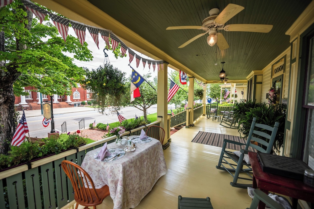 Carrier Houses Bed and Breakfast 47/60