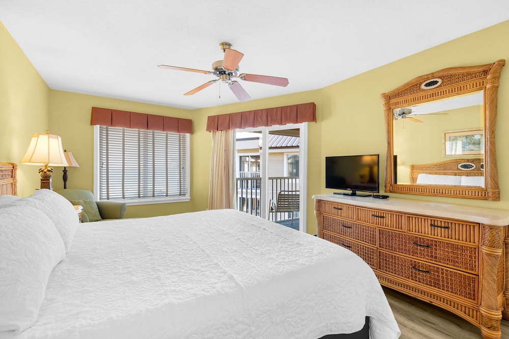Soundside Holiday Beach Resort 30/64