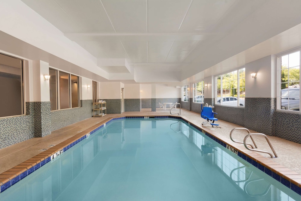 Country Inn & Suites by Radisson, Buford at Mall of Georgia, GA 1/51