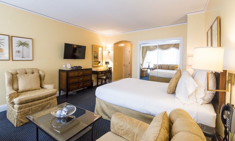 3 WEST CLUB HOTEL 6/62