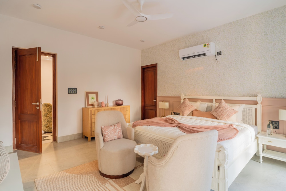 ELIVAAS Villa Paraiso 4 BHK with Pool and Bar 21/35