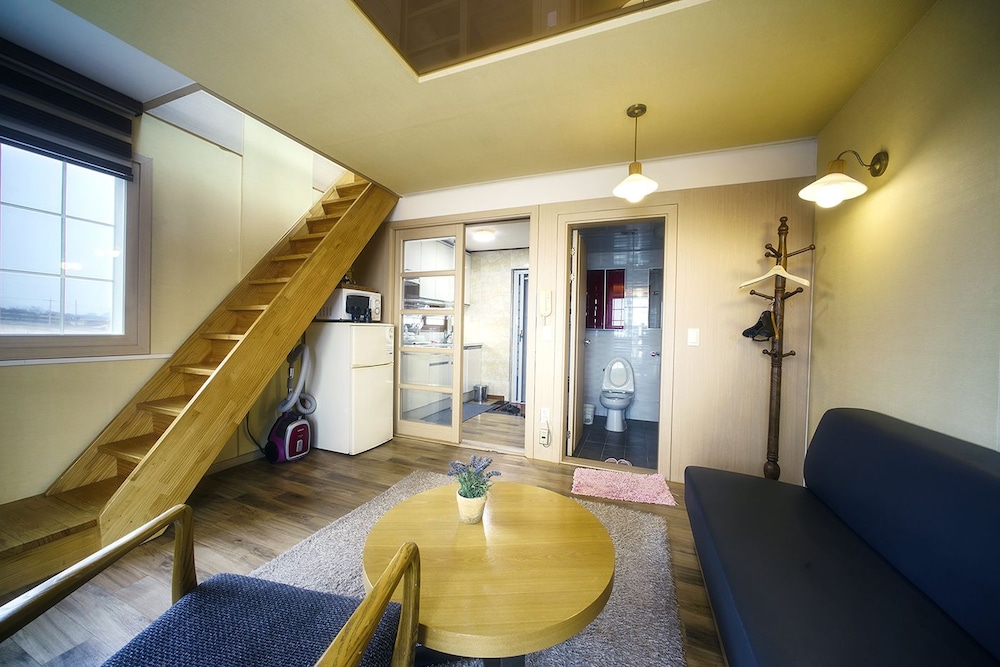 Tongyeong Mongdol House Pension 38/50