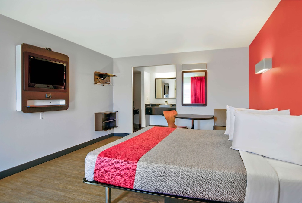 Motel6 Victorville, CA - Apple Valley 24/49