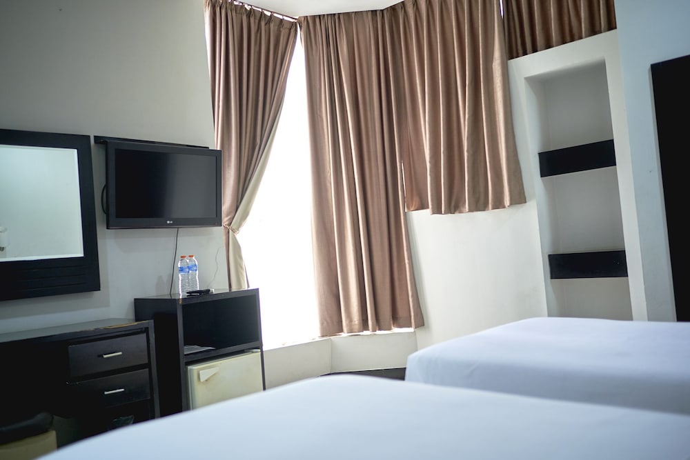 Hotel Celebes 12/22