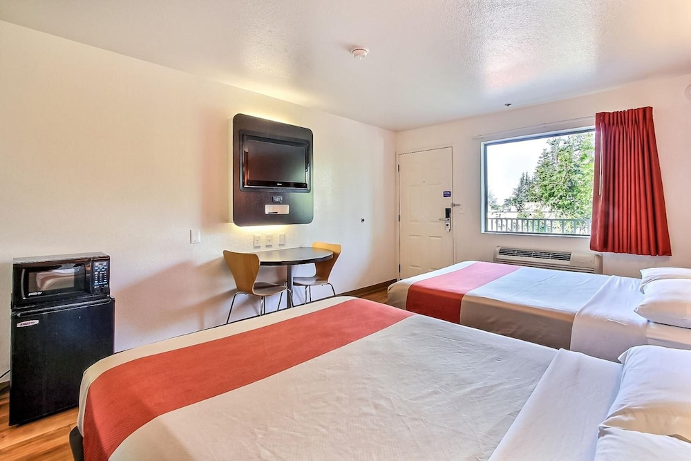 Motel6 Sunnyvale, CA - North 23/60