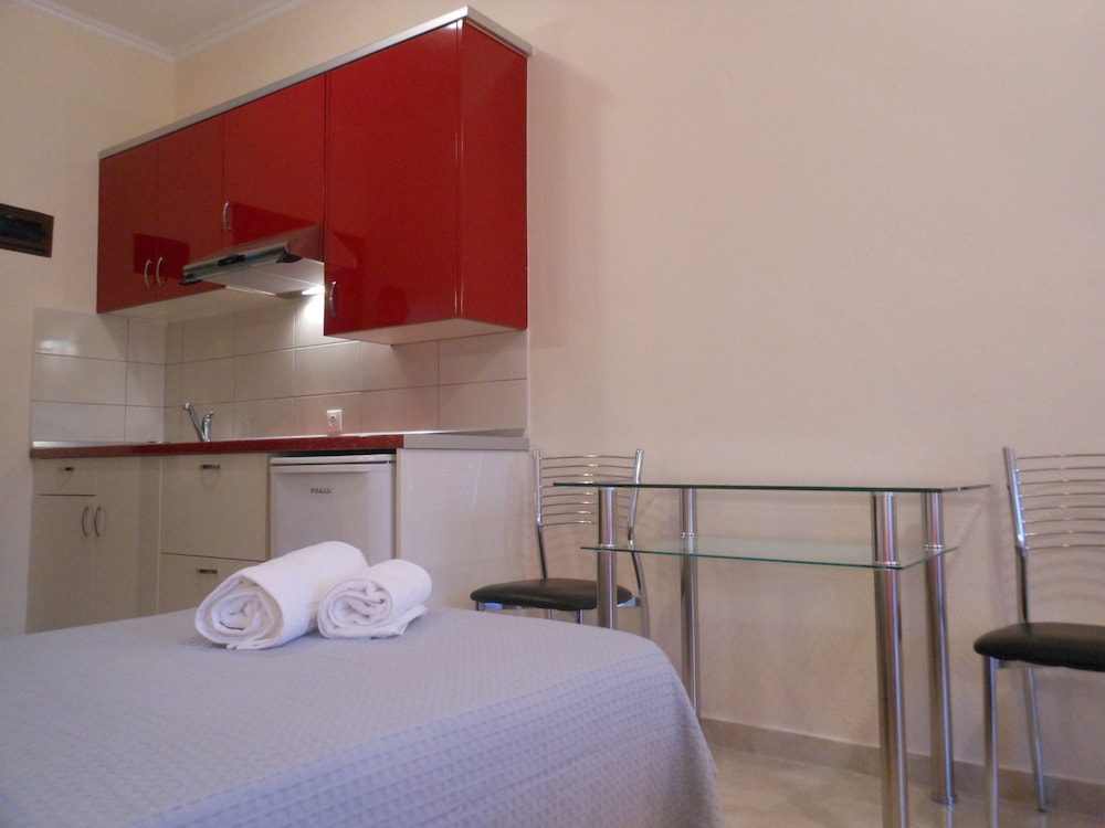 Ziogas Apartments 12/56