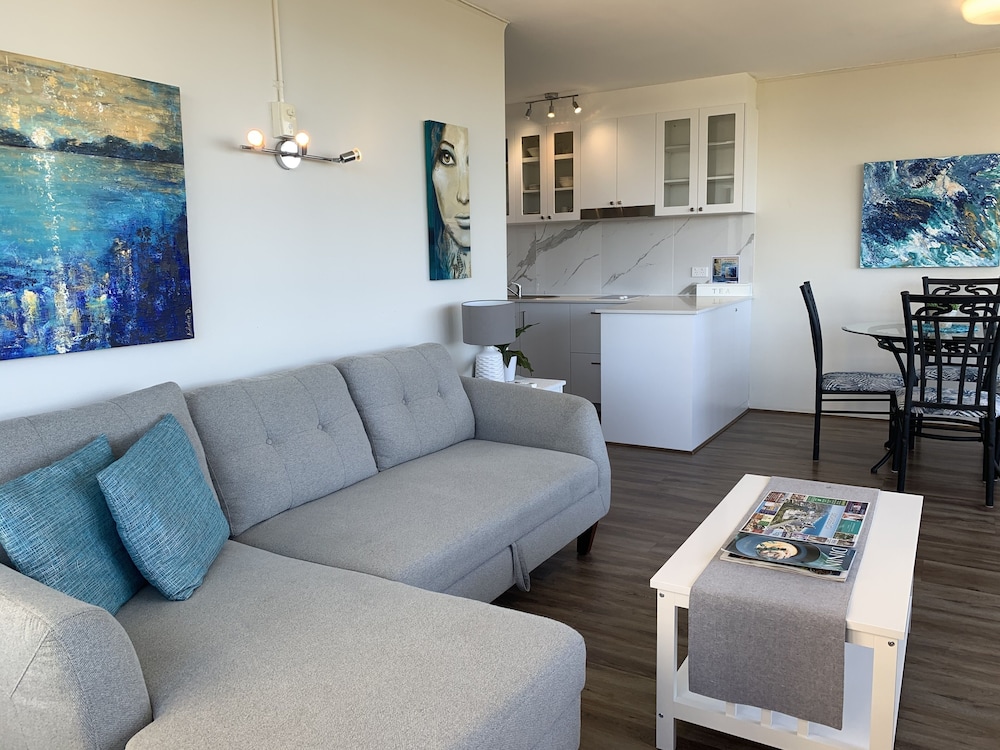 HI HO BEACH APARTMENTS 40/69