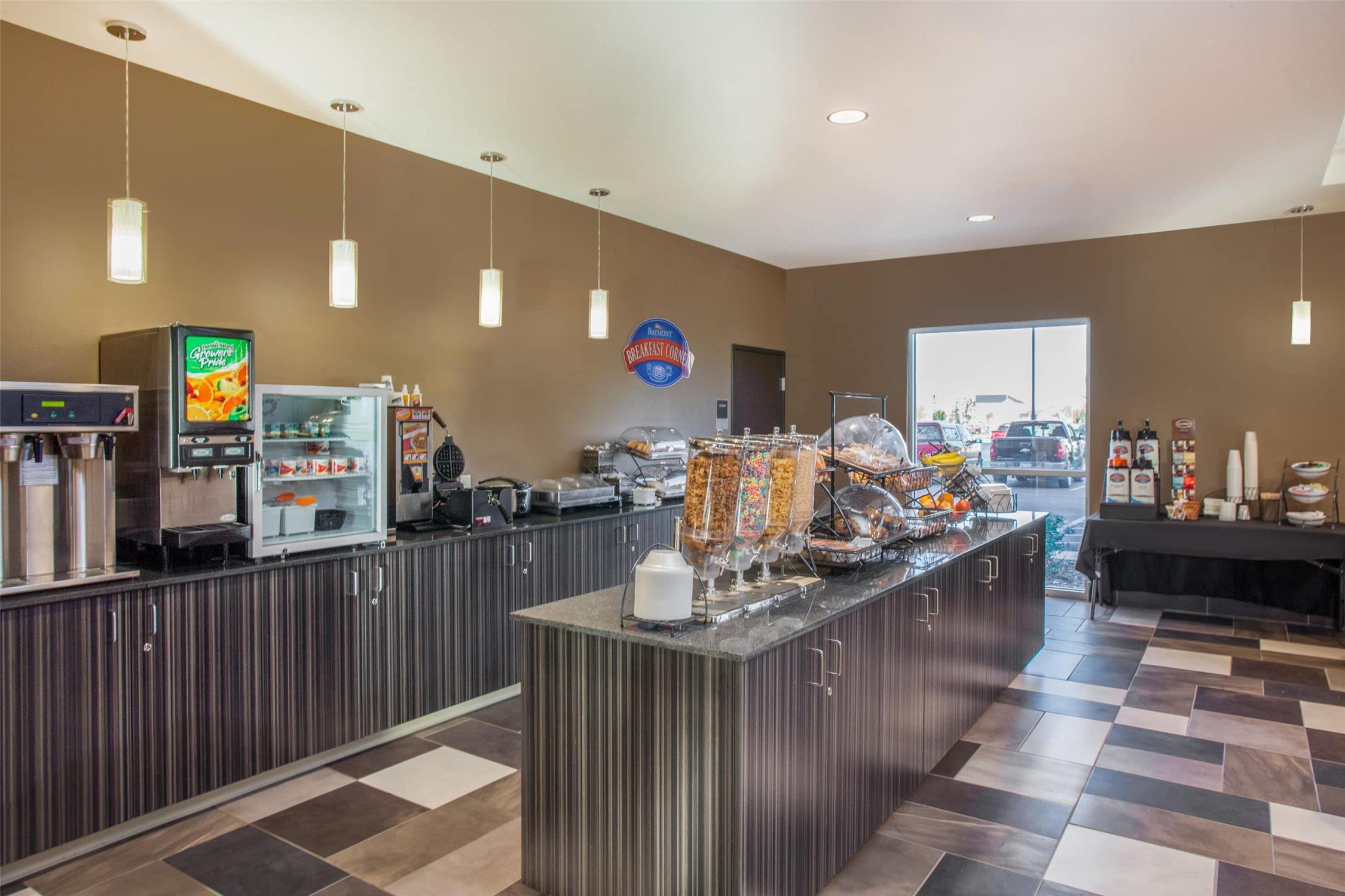 Baymont by Wyndham Grand Forks 36/43