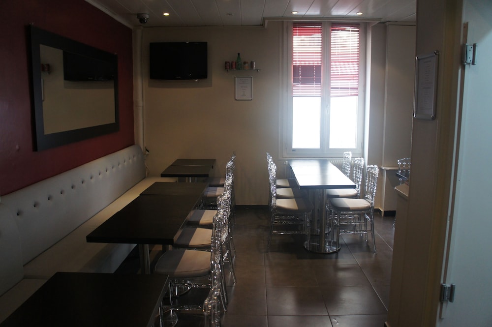 D'anjou Hotel 30/43
