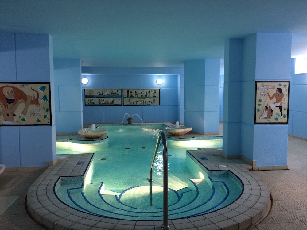 TOPAZ HOTEL 38/66