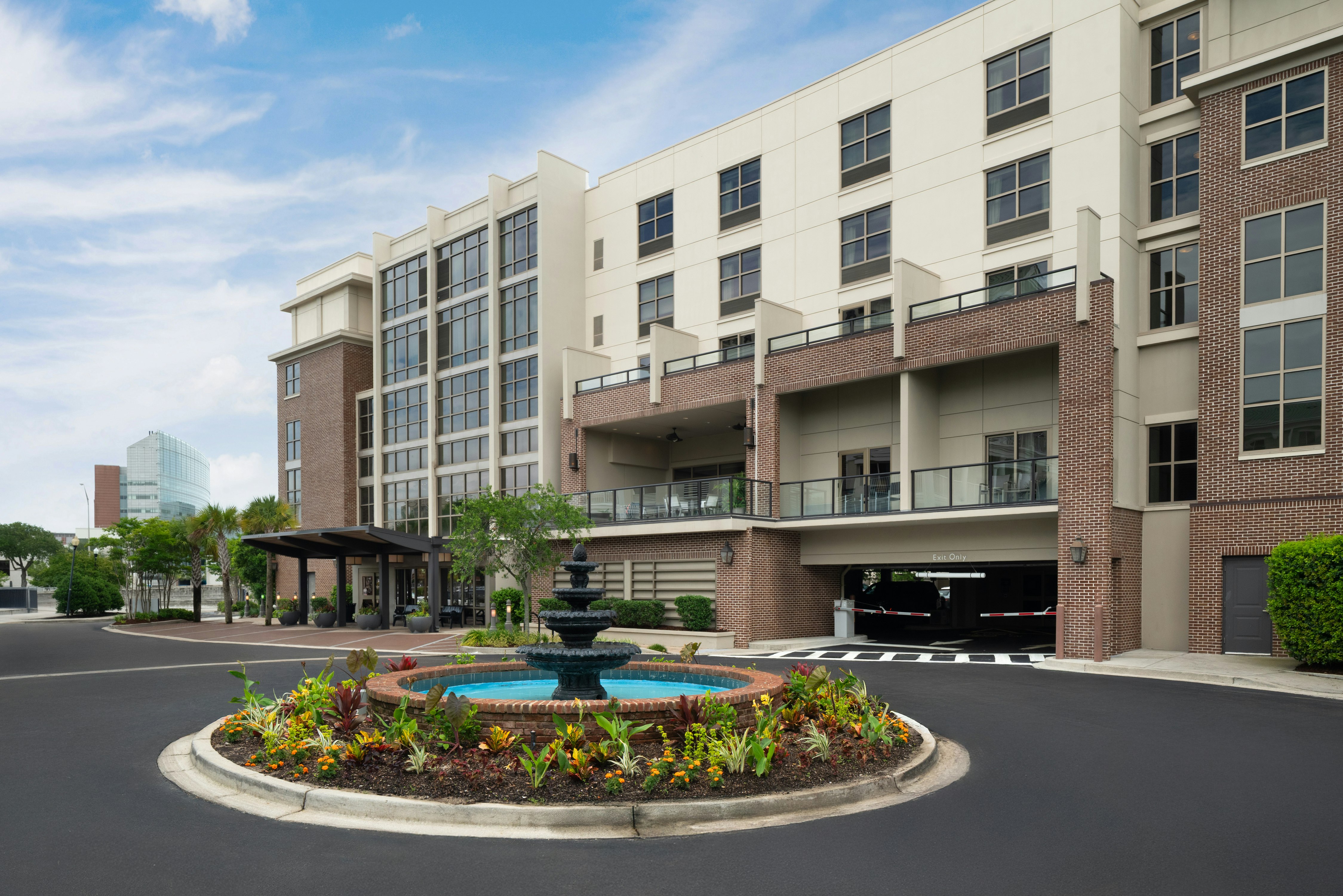 Hilton Garden Inn Charleston Waterfront Downtown 73/77