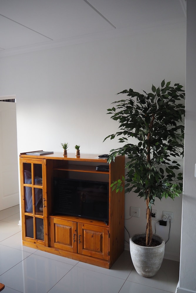 African Eagle Apartments 6/50