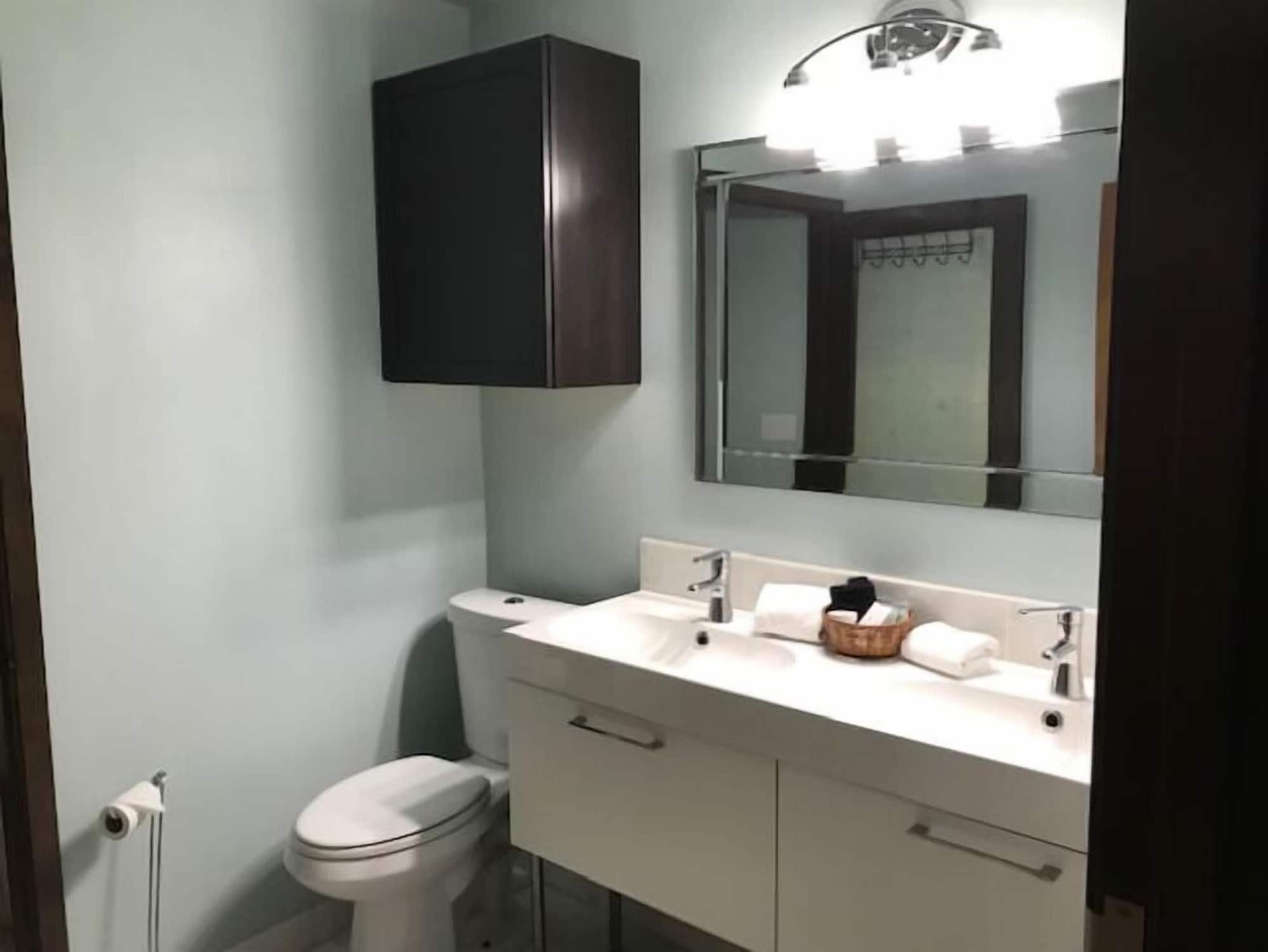 Home, Suite, King and Queen Bed