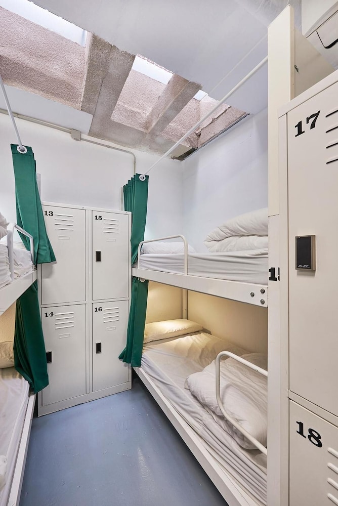Hola Hostal Collblanc 5/22