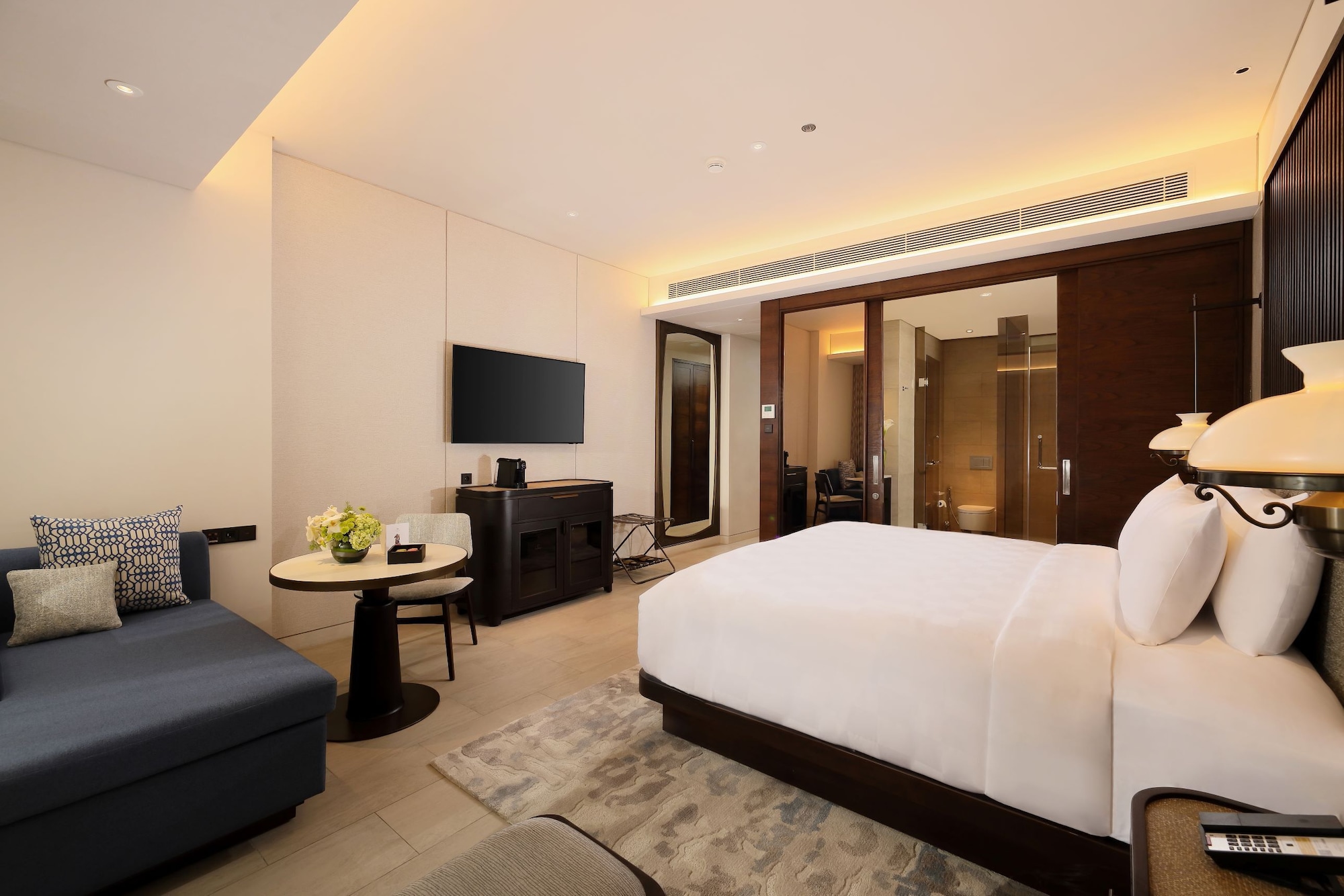 Room, King Bed, Pool Access