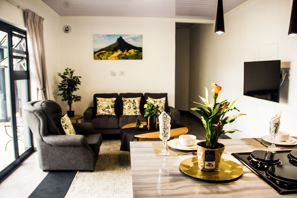 The Noble Lodge 29/50