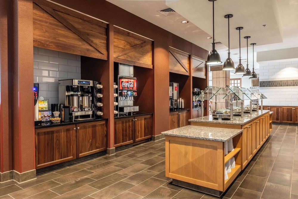 Drury Plaza Hotel Dallas Arlington 40/50