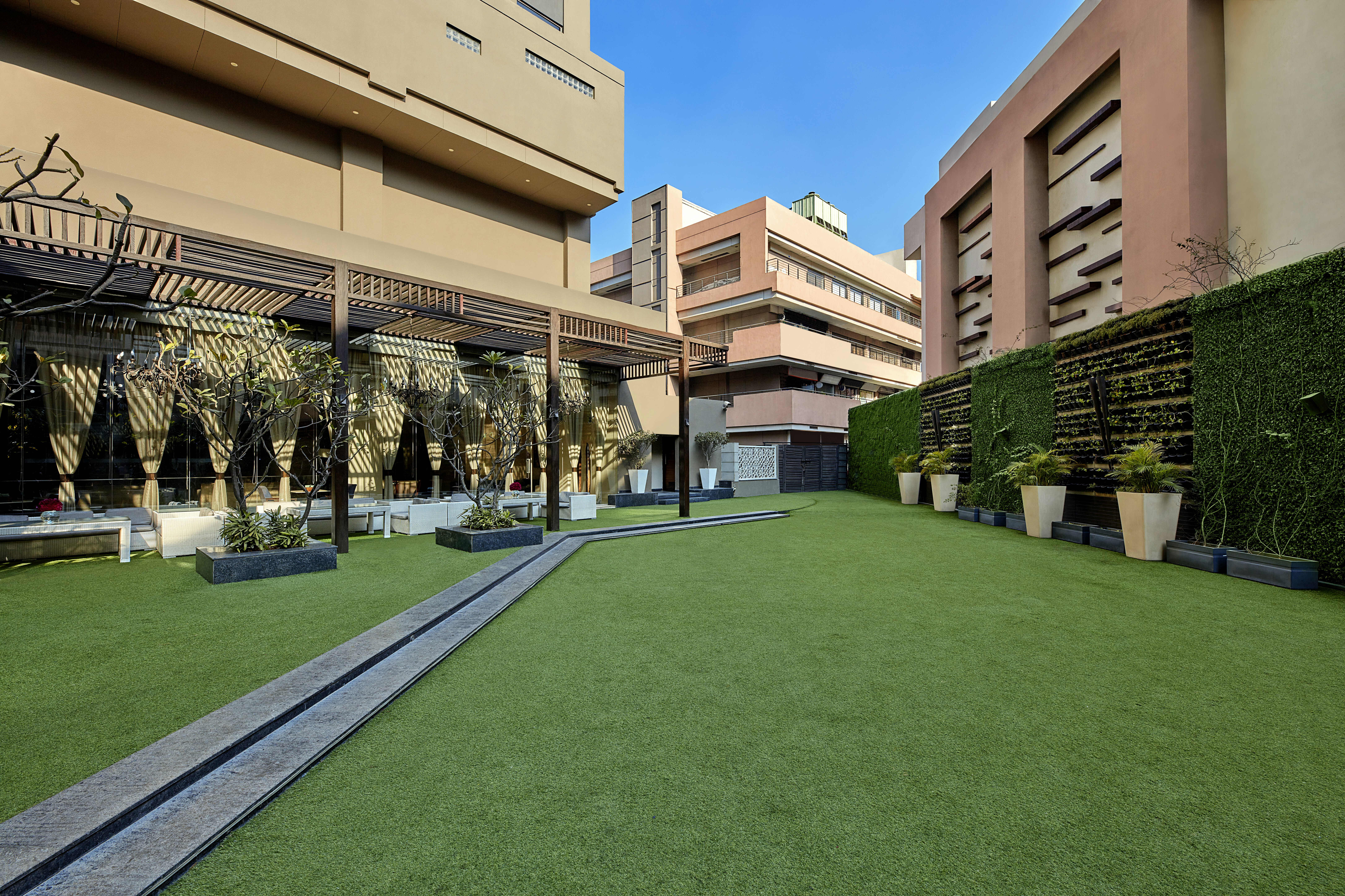 DoubleTree by Hilton Gurugram Baani Square 46/47
